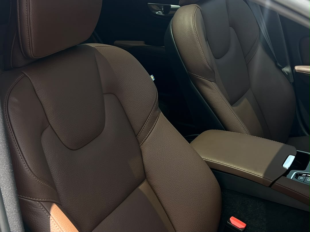 Volvo  V60 Recharge Ultimate, T8 , Electric/Petrol, Bright