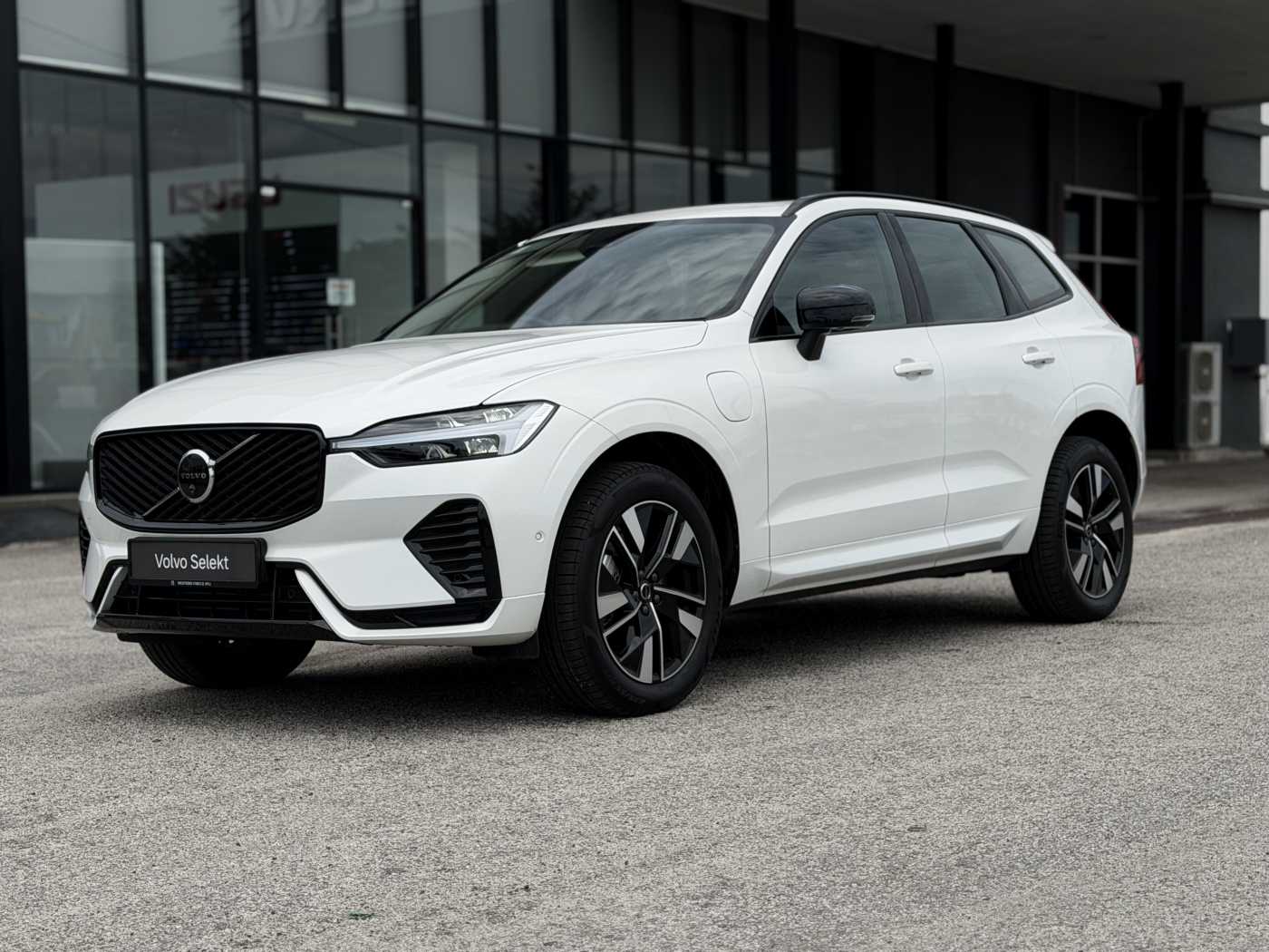 Volvo XC60 Ultra, T8 AWD Plug-in hybrid, Electric/Petrol, Dark