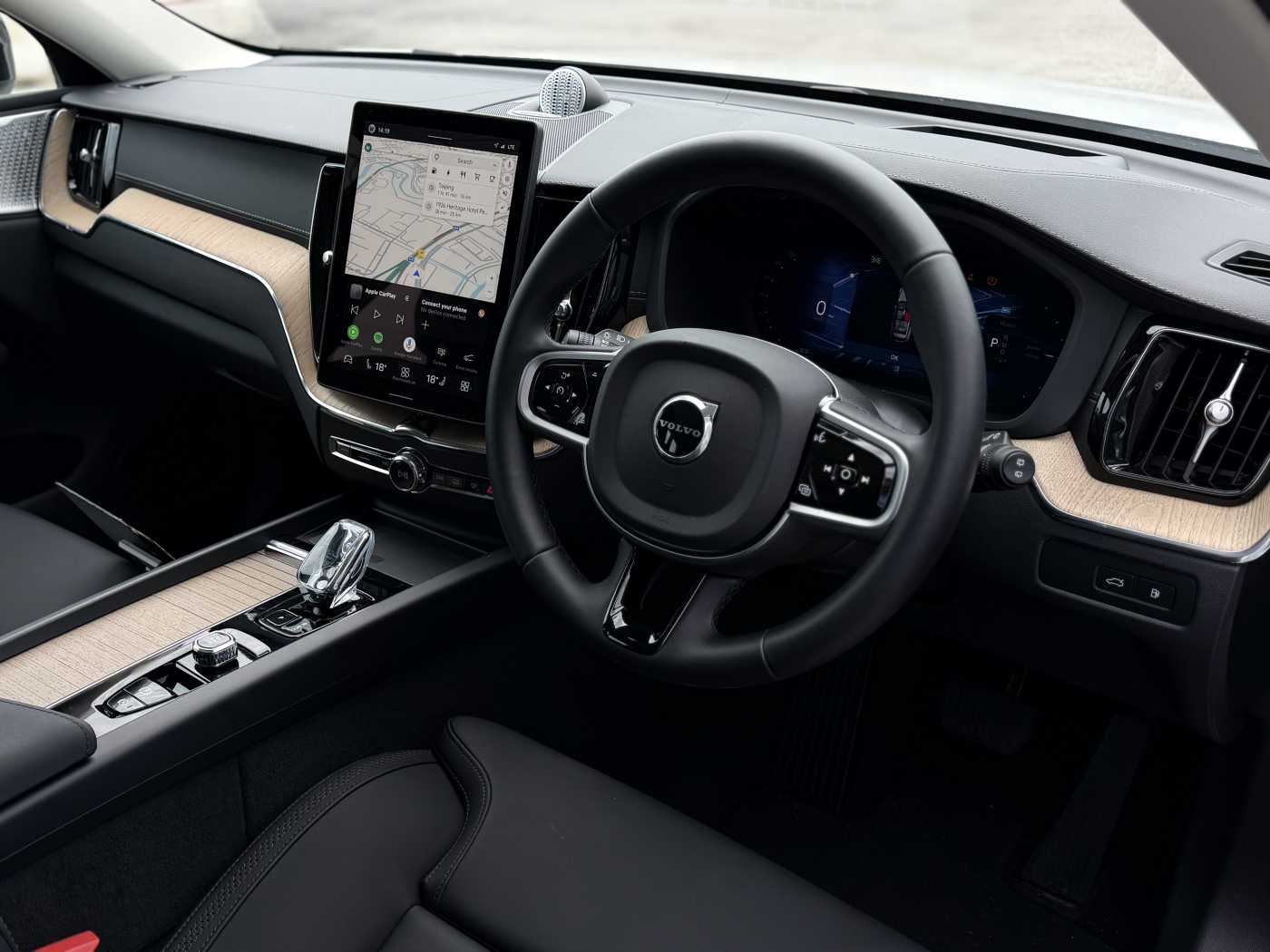 Volvo XC60 Ultra, T8 AWD Plug-in hybrid, Electric/Petrol, Dark