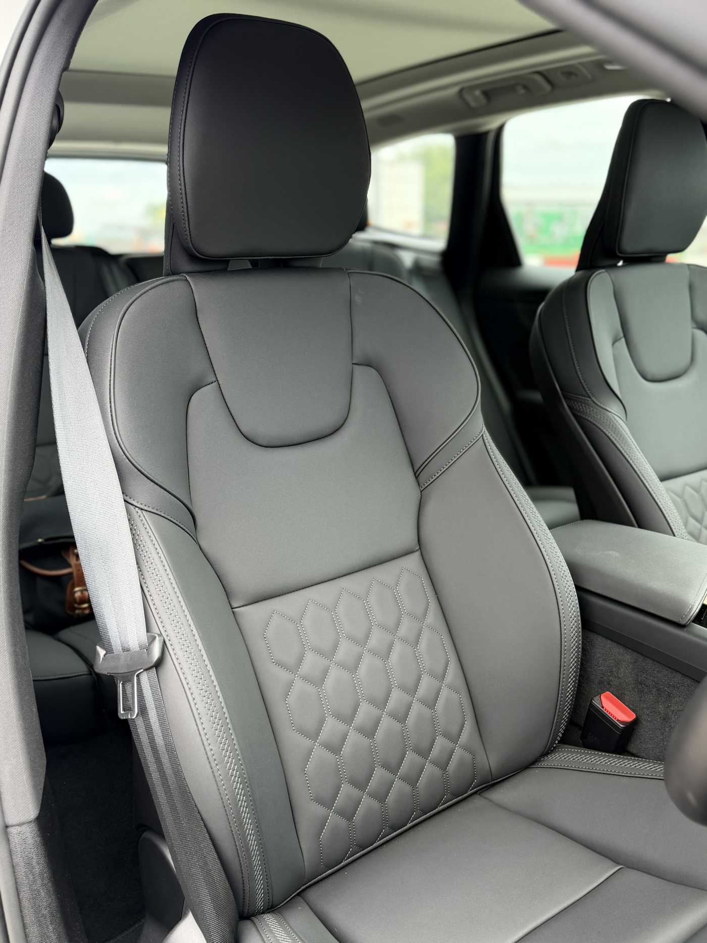 Volvo XC60 Ultra, T8 AWD Plug-in hybrid, Electric/Petrol, Dark