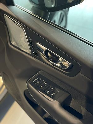 Volvo  XC60 Ultra, T8 AWD Plug-in hybrid, Electric/Petrol, Dark