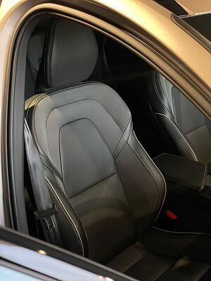 Volvo  XC60 Ultra, T8 AWD Plug-in hybrid, Electric/Petrol, Dark