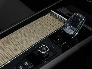 Volvo  XC60 Ultra, T8 AWD Plug-in hybrid, Electric/Petrol, Dark