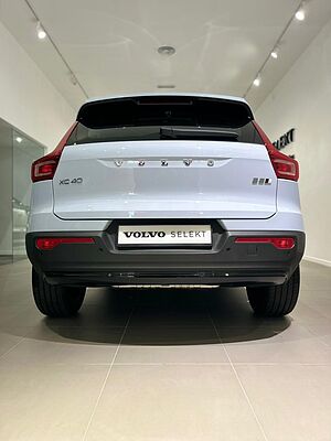 Volvo  XC40 Plus, B5 AWD Mild hybrid, Petrol, Dark