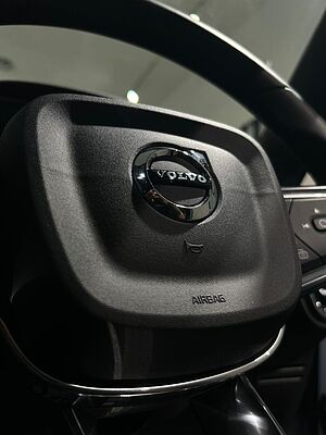 Volvo  XC40 Plus, B5 AWD Mild hybrid, Petrol, Dark