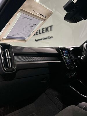 Volvo  XC40 Plus, B5 AWD Mild hybrid, Petrol, Dark