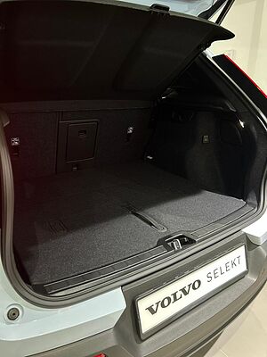 Volvo  XC40 Plus, B5 AWD Mild hybrid, Petrol, Dark