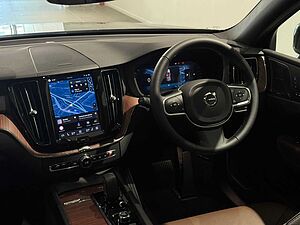 Volvo XC60 Essential, B5 AWD Mild hybrid, Petrol