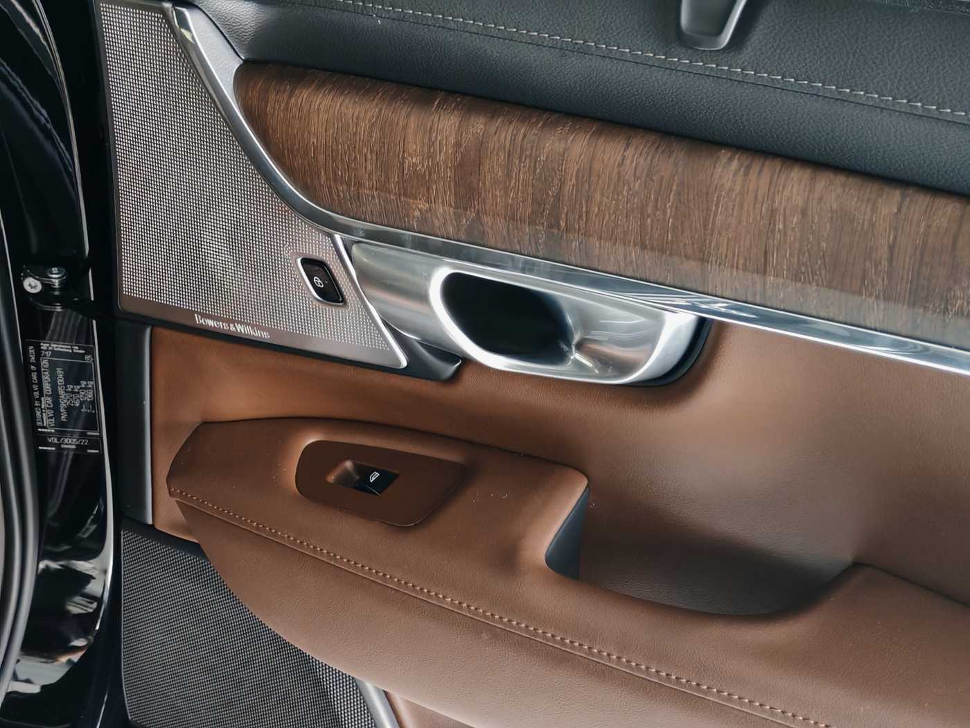 Volvo  S90 Recharge Ultimate, T8 AWD Plug-in hybrid, Electric/Petrol, Bright