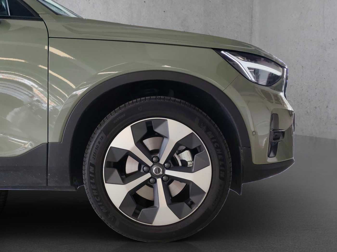 Volvo  XC40 Plus, B5 AWD Mild hybrid, Petrol, Dark