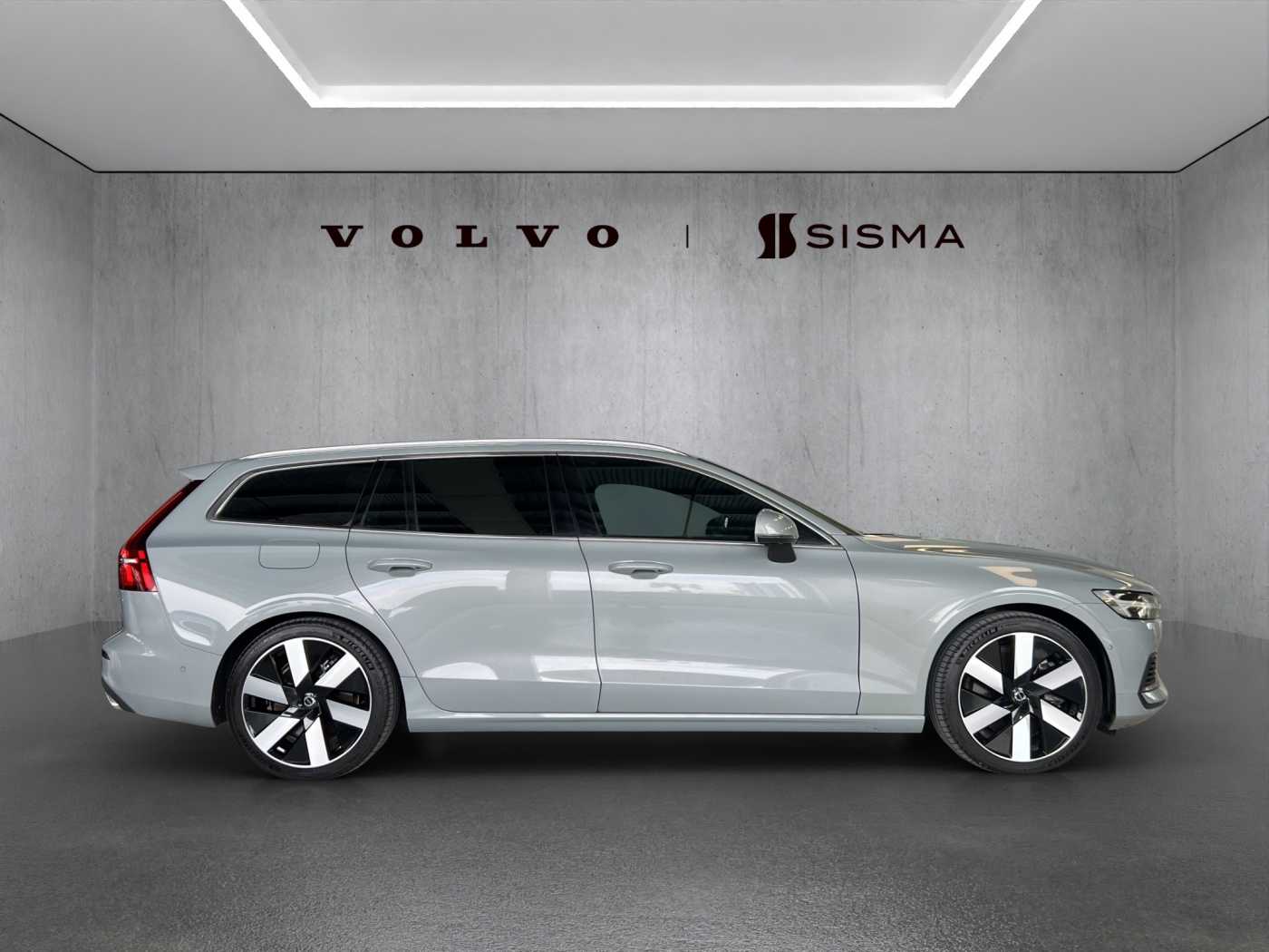 Volvo  V60 Recharge Plus, T8 AWD Plug-in hybrid, Electric/Petrol, Bright
