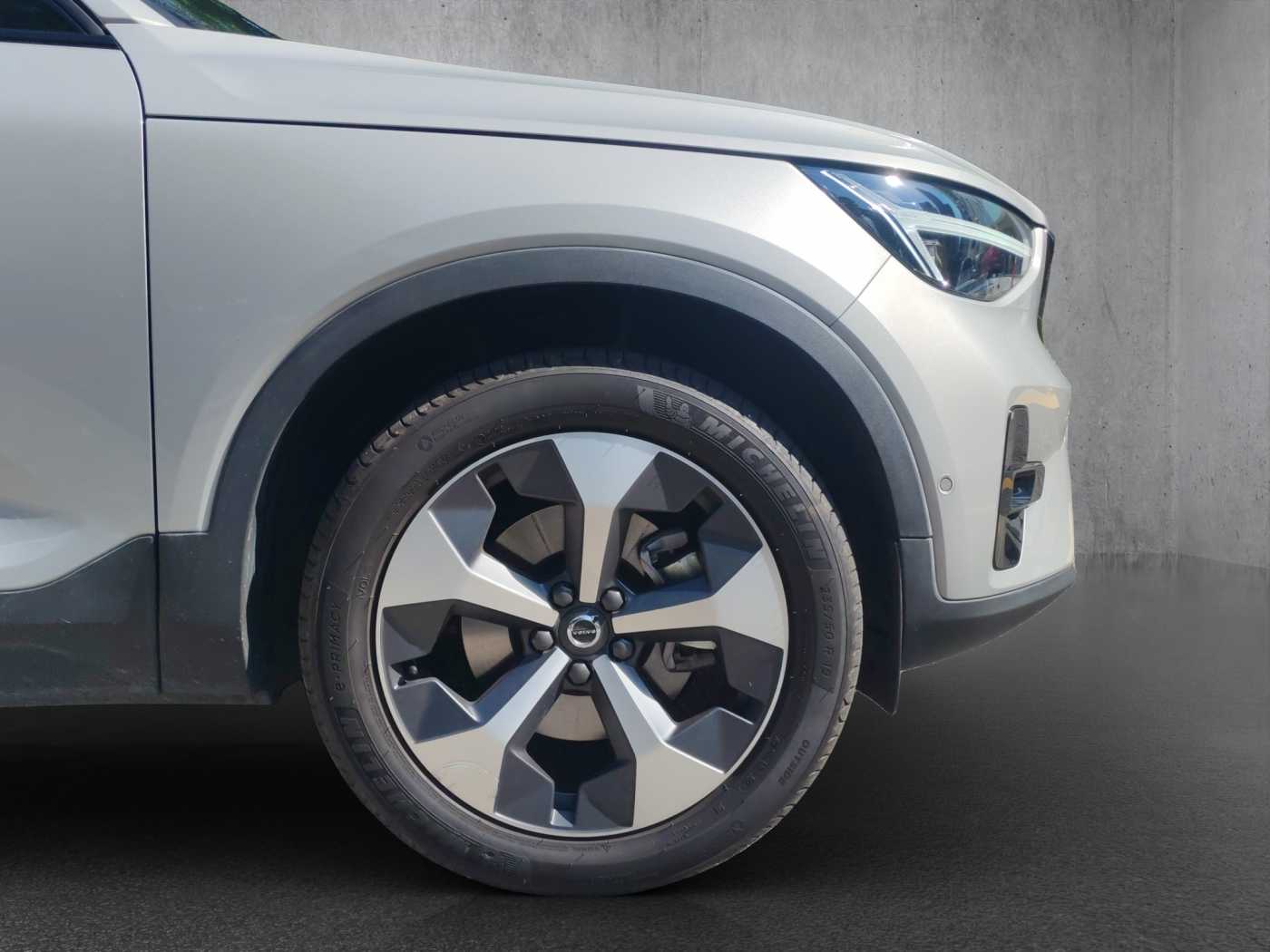 Volvo  XC40 Plus, B5 AWD Mild hybrid, Petrol, Dark