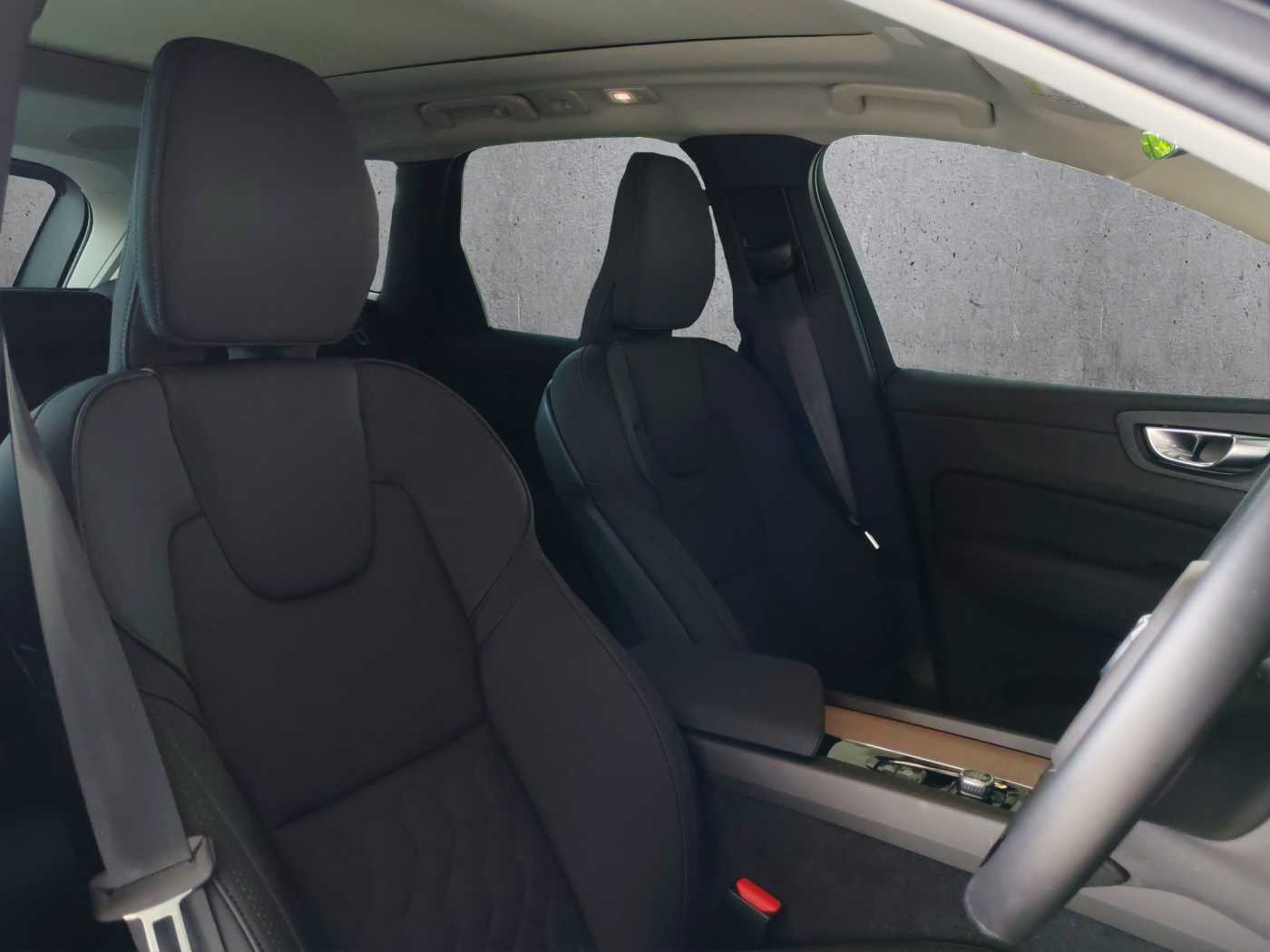 Volvo  XC60 Ultra, T8 AWD Plug-in hybrid, Electric/Petrol, Dark