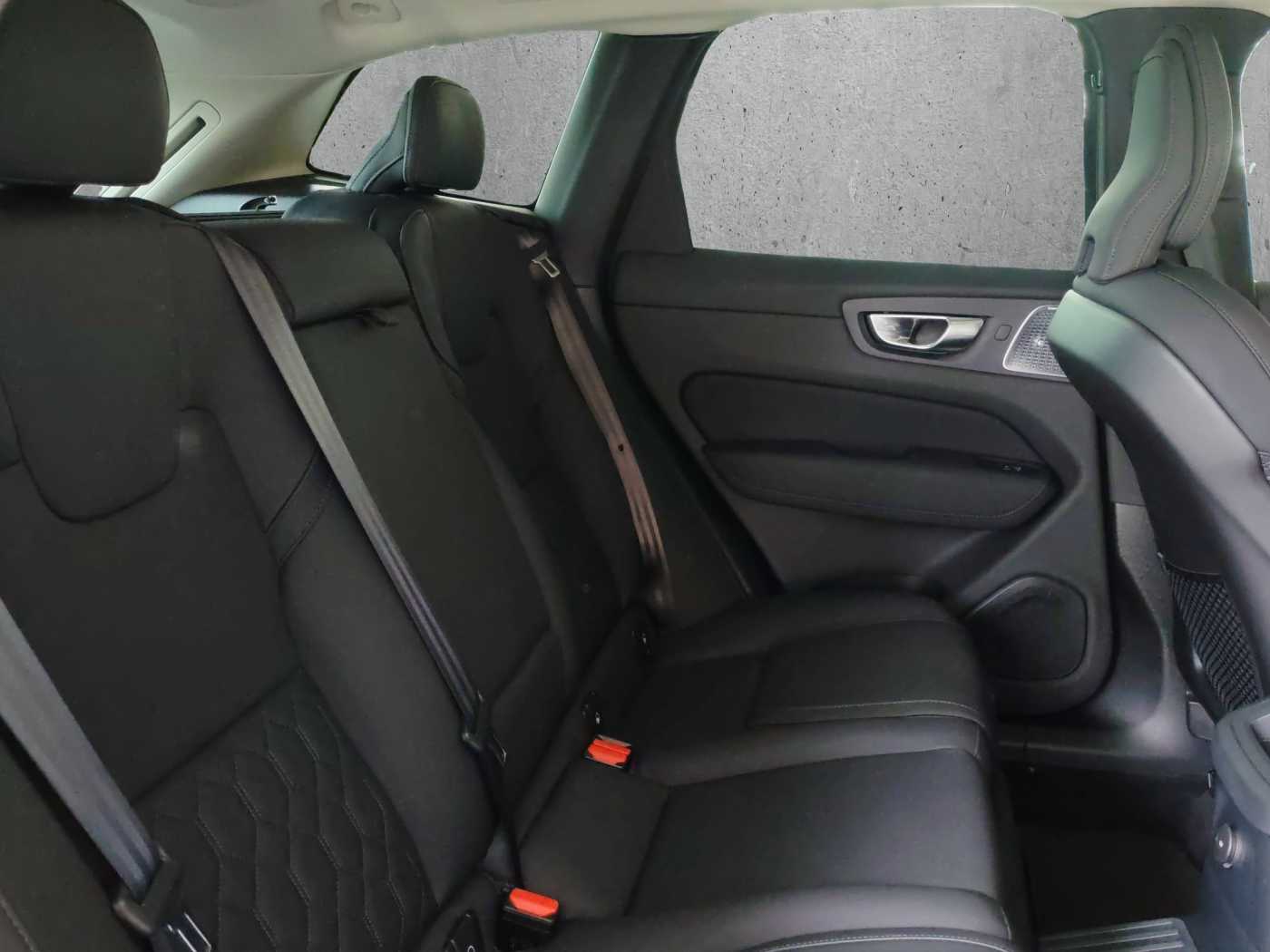 Volvo  XC60 Ultra, T8 AWD Plug-in hybrid, Electric/Petrol, Dark