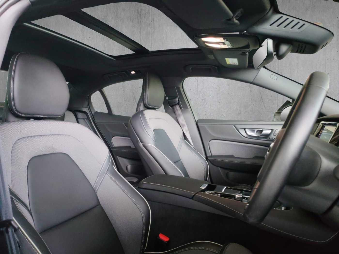 Volvo  Recharge Plus, T8 AWD Plug-in hybrid, Electric/Petrol, Dark