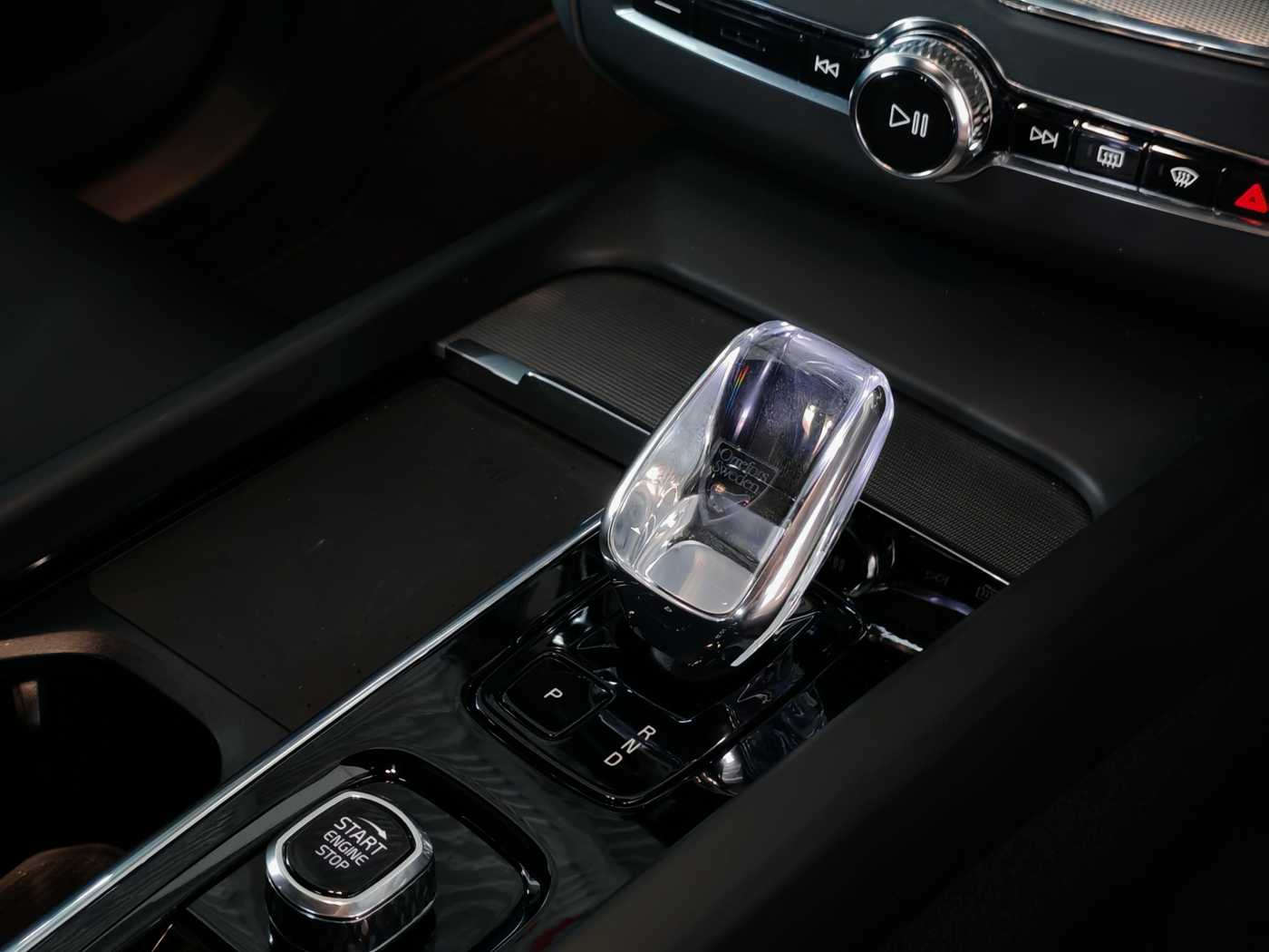 Volvo XC60 Ultra, T8 AWD Plug-in hybrid, Electric/Petrol, Dark